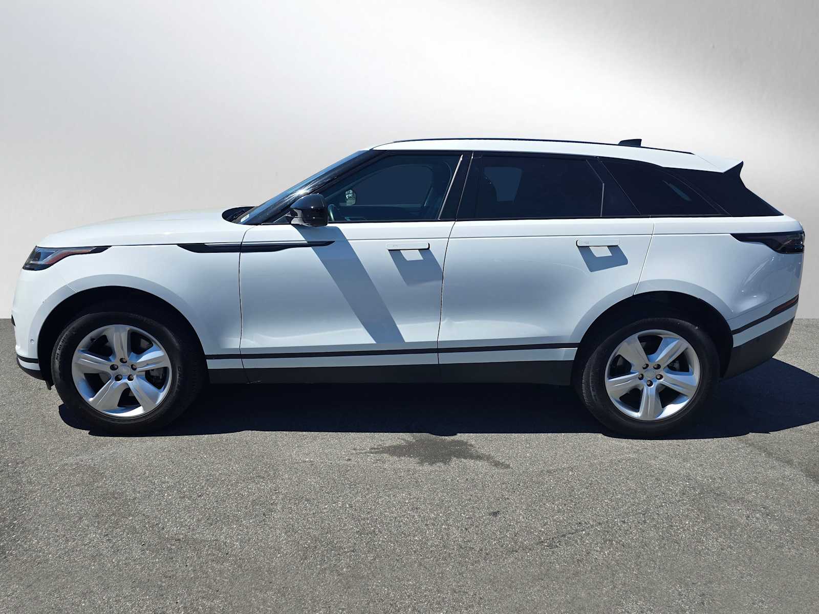 2024 Land Rover Range Rover Velar S photo 2