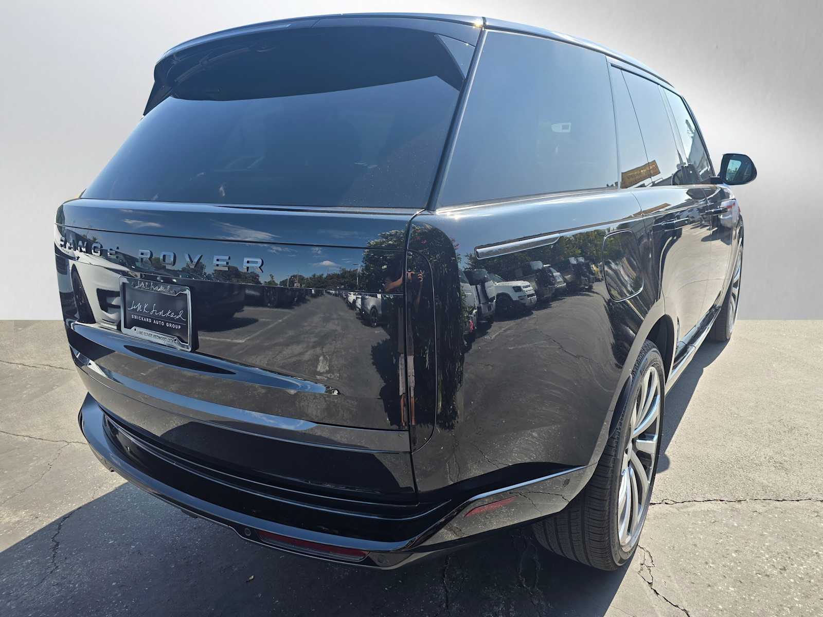 2025 Land Rover Range Rover SE photo 2