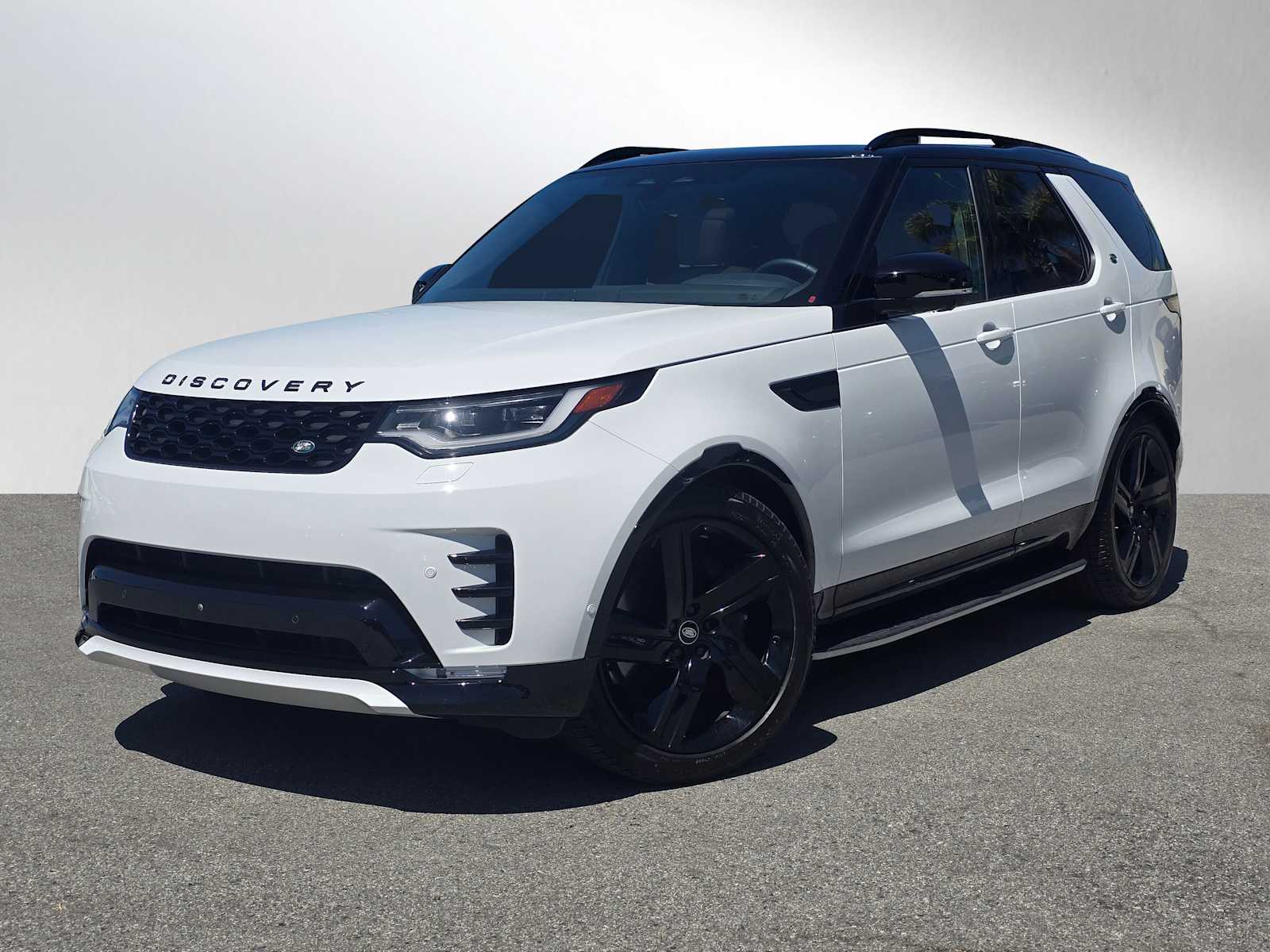 2025 Land Rover Discovery P360 Dynamic SE's photo