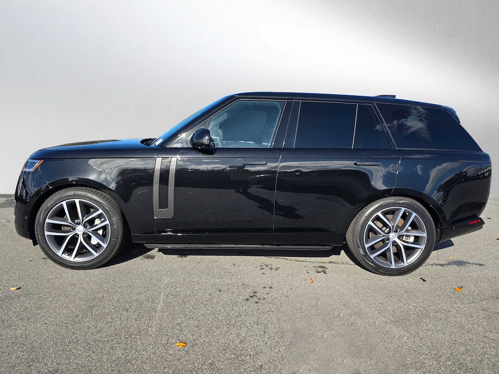 New 2025 Land Rover Range Rover SE SUV