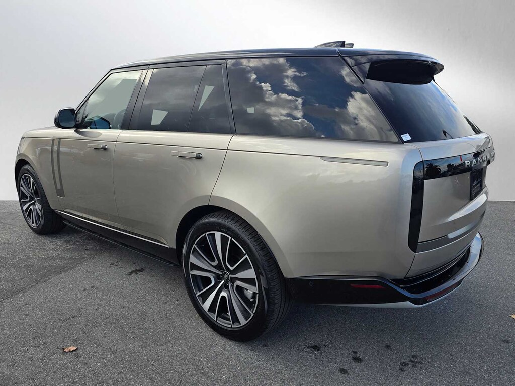 New 2025 Land Rover Range Rover SE P530 SWB