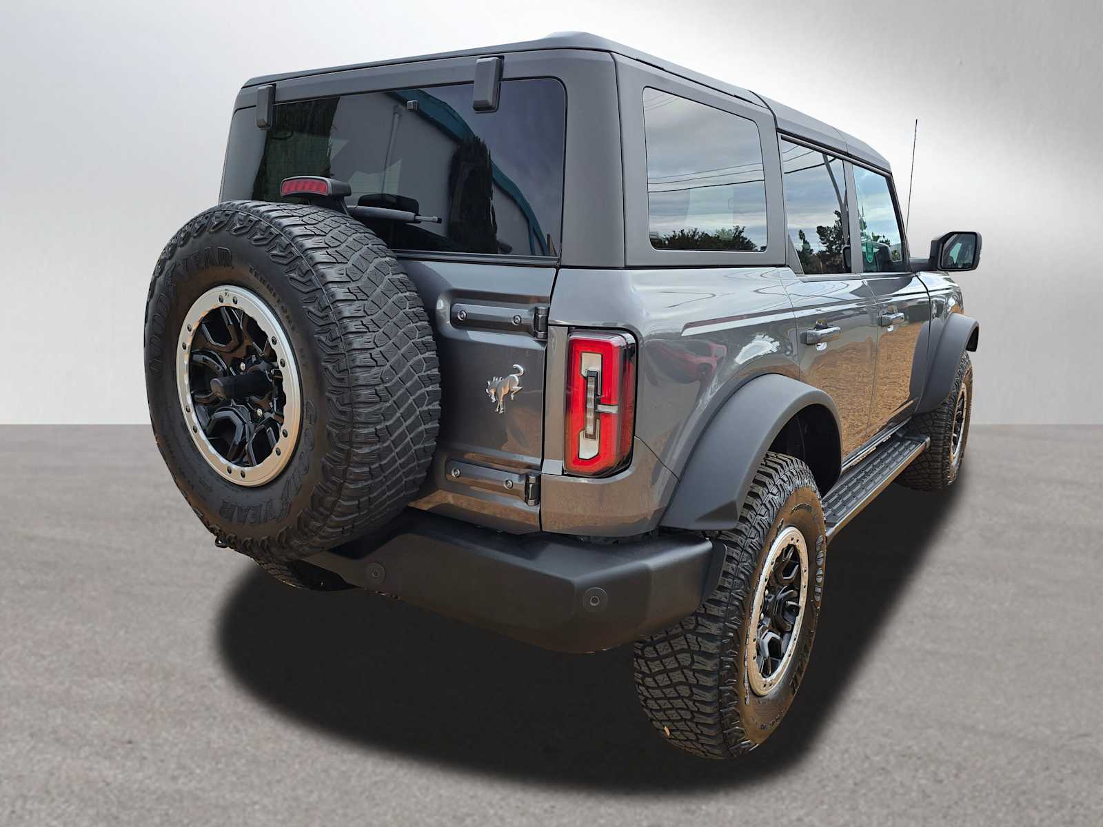 2023 Ford Bronco Outer Banks photo 3