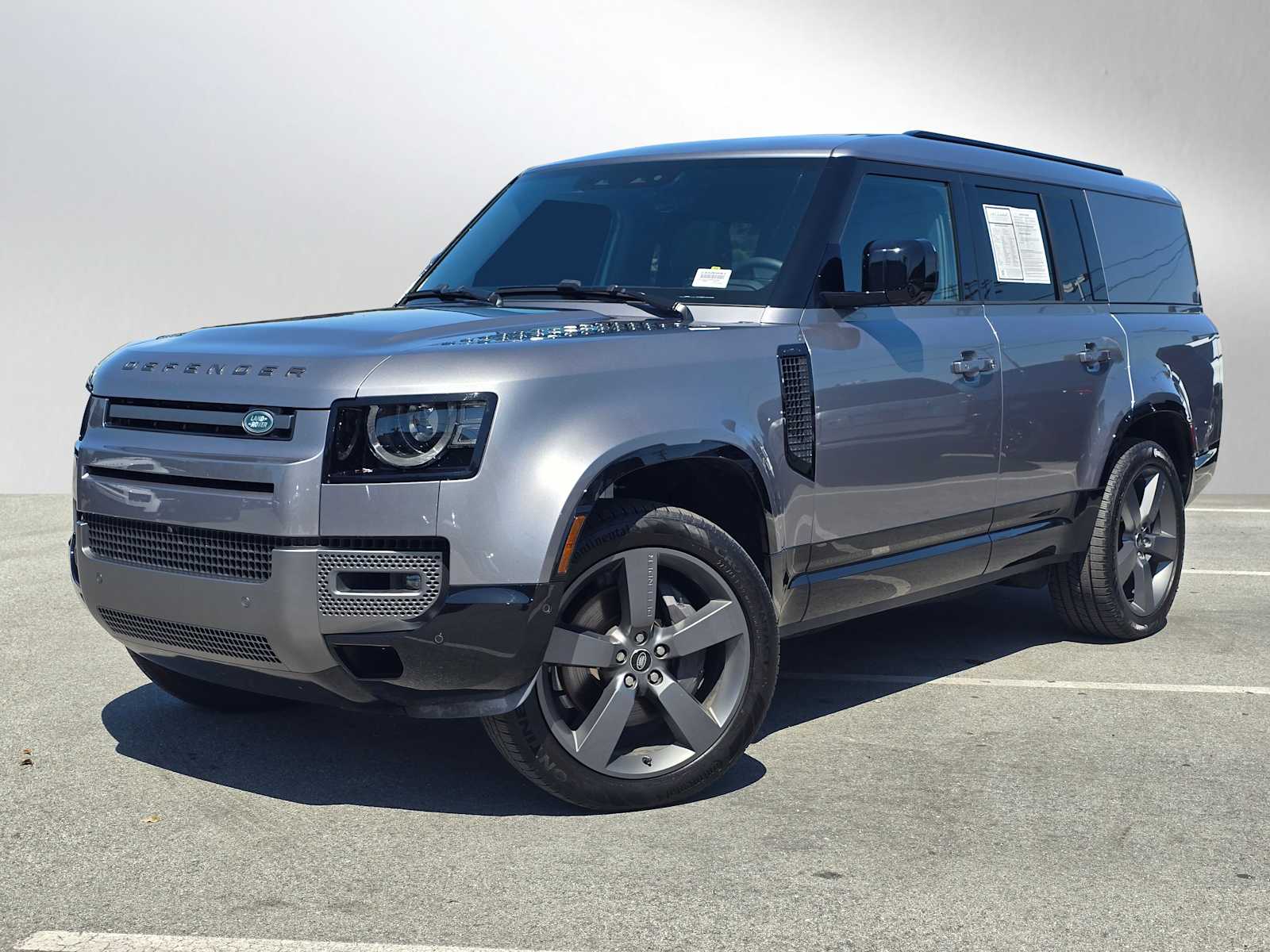 2024 Land Rover Defender 130 Outbound P400's photo