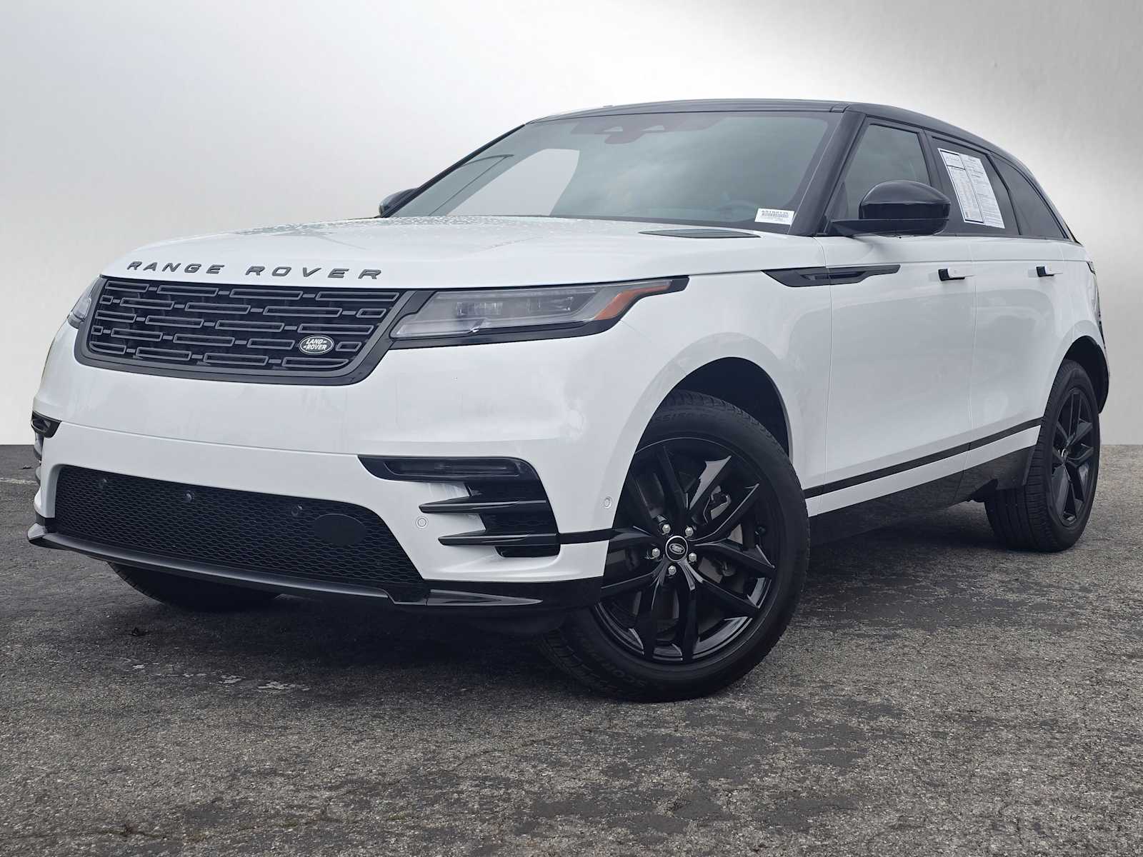 2026 Land Rover Range Rover Velar P250 Dynamic SE's photo