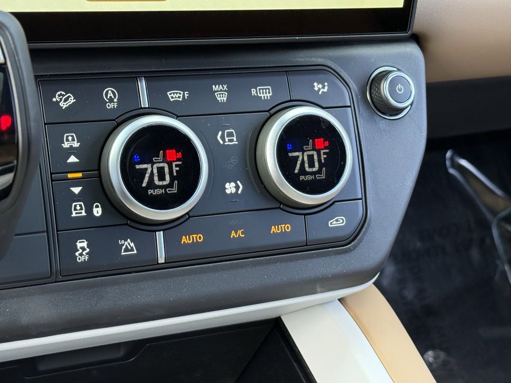 2026 Land Rover Defender X-Dynamic SE - Photo 25