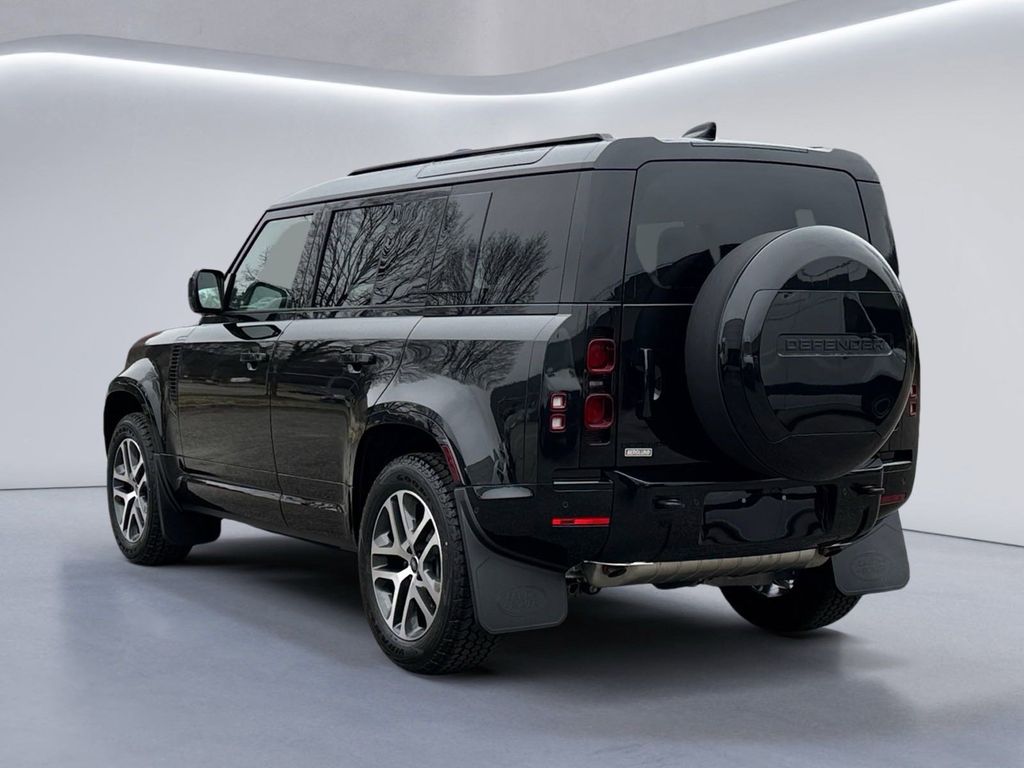 2025 Land Rover Defender 110 X-Dynamic SE photo 4