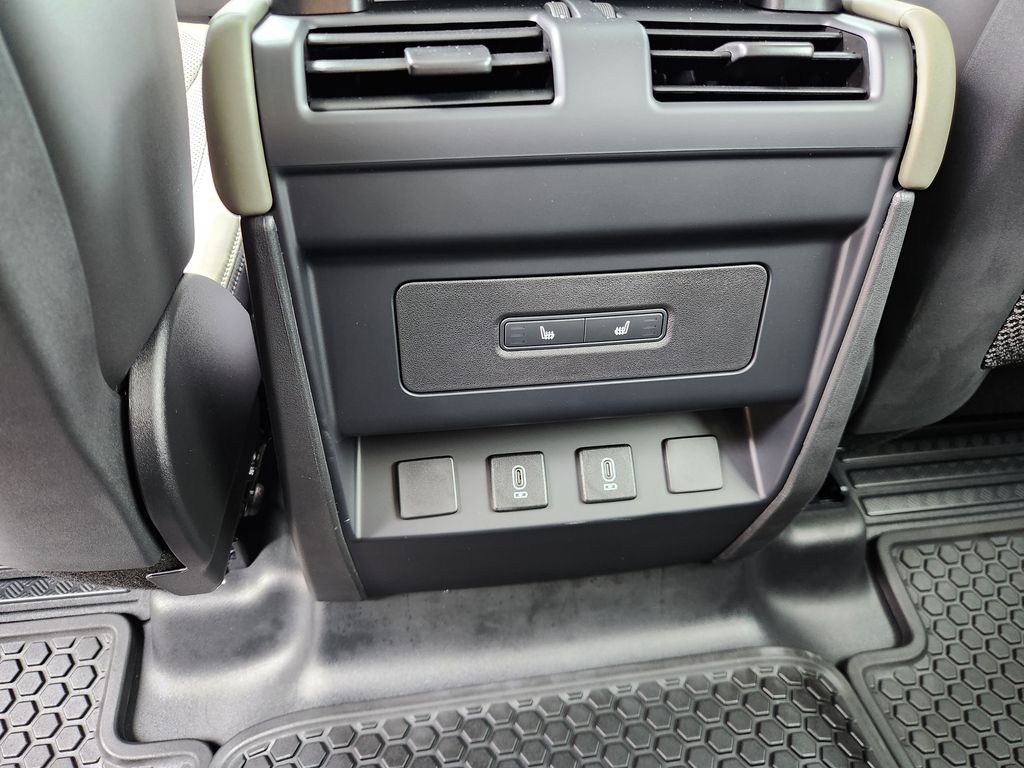 2026 Land Rover Defender X-Dynamic SE - Photo 12
