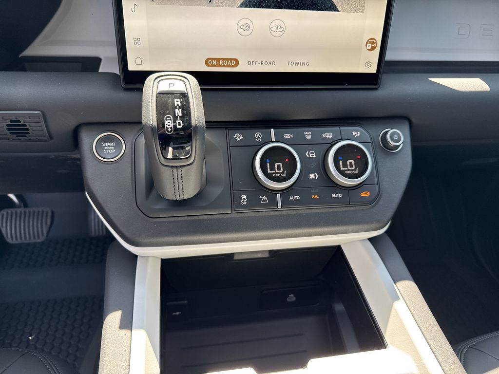 2025 Land Rover Defender S - Photo 23