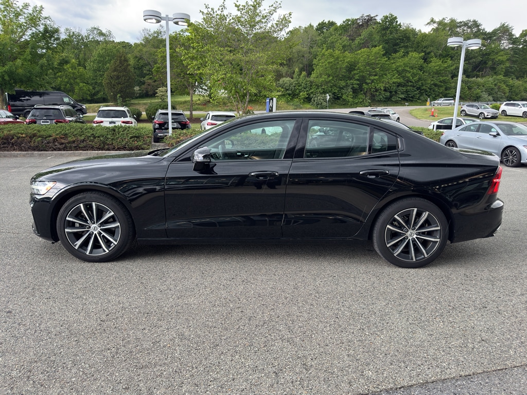 Used 2022 Volvo S60 Momentum Sedan
