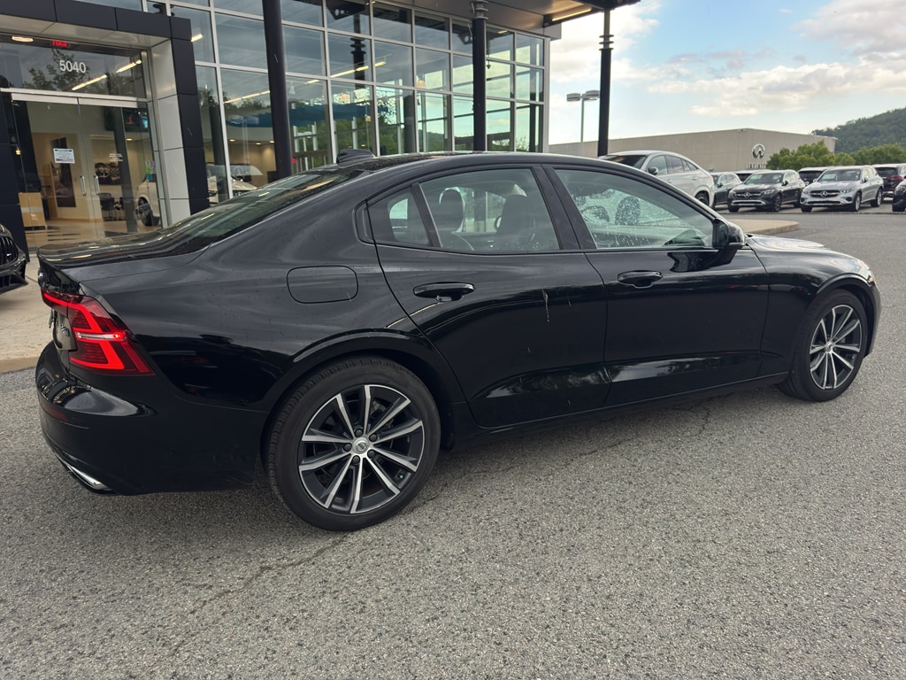 Used 2022 Volvo S60 Momentum Sedan
