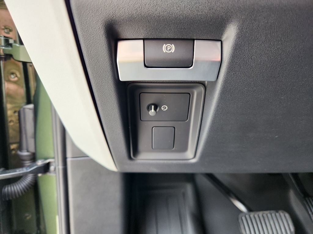 2026 Land Rover Defender X-Dynamic SE - Photo 19