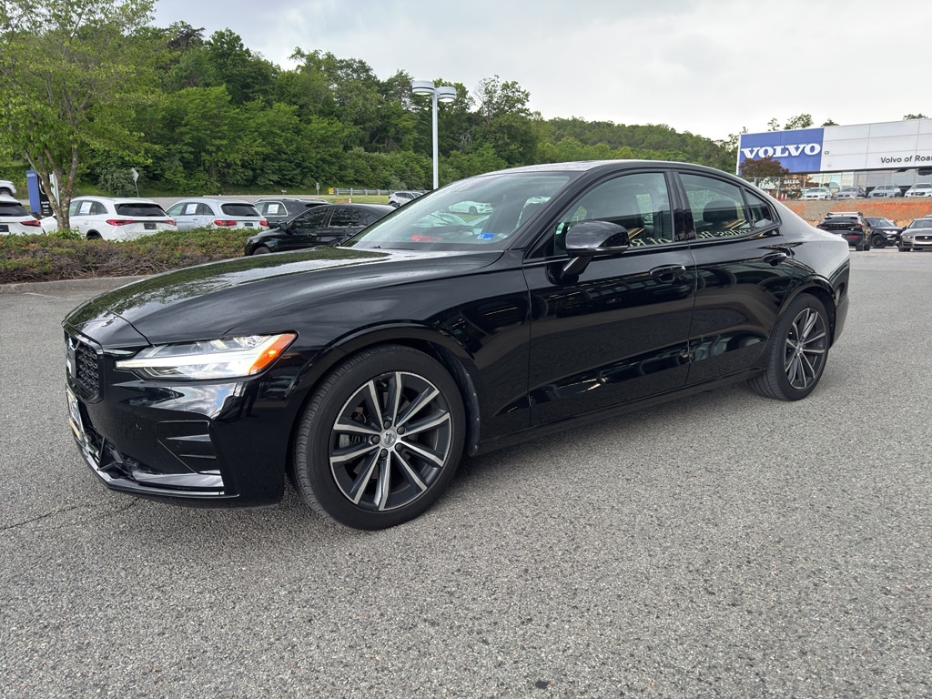 Used 2022 Volvo S60 Momentum Sedan