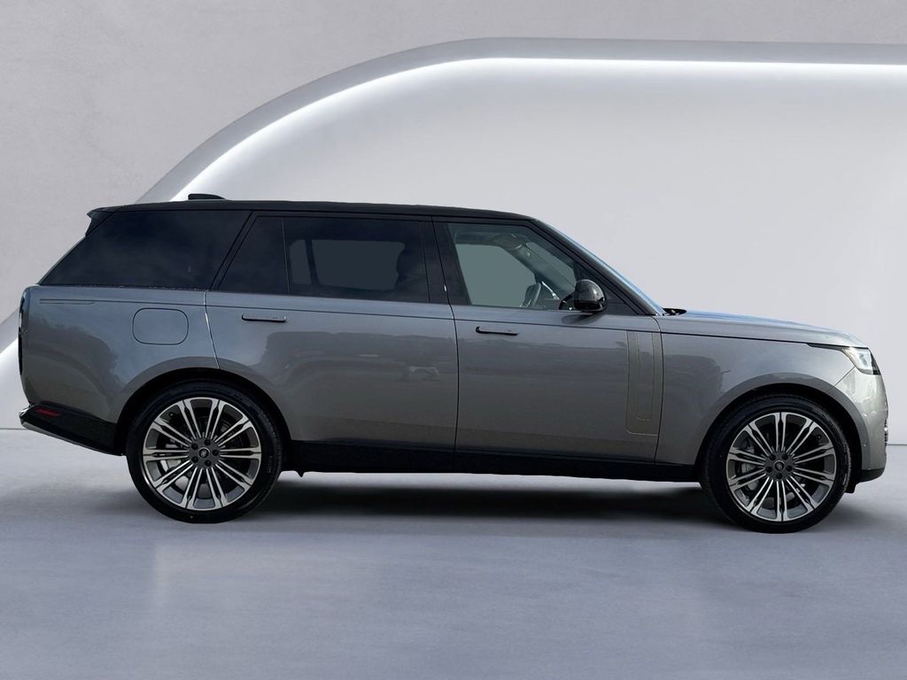 2025 Land Rover Range Rover SE photo 2