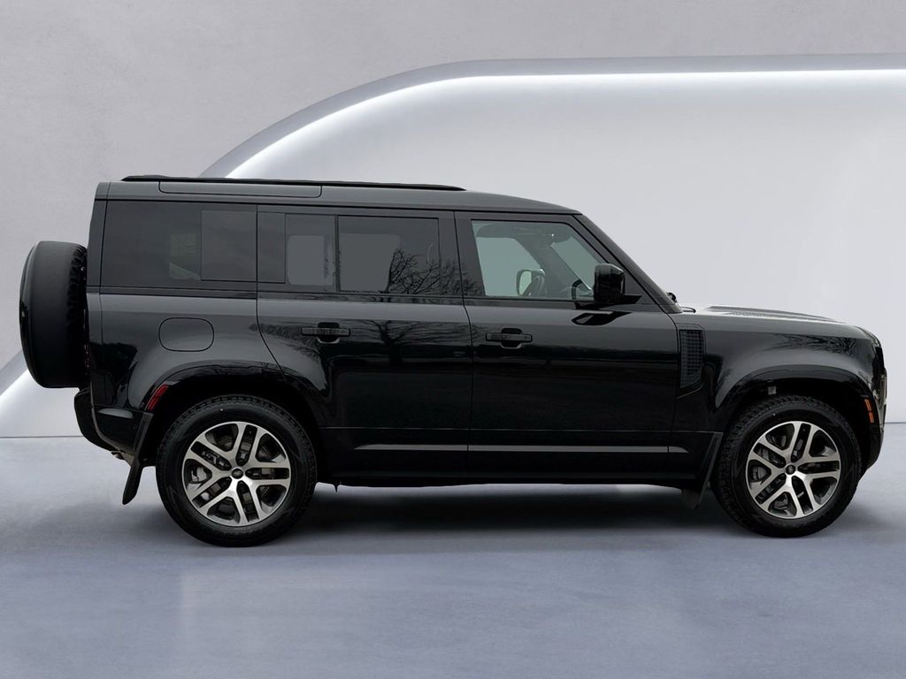 2025 Land Rover Defender 110 X-Dynamic SE photo 2