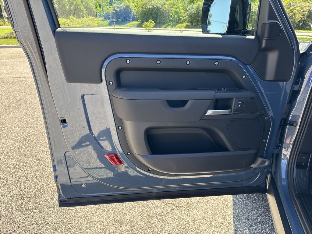 2025 Land Rover Defender S - Photo 13