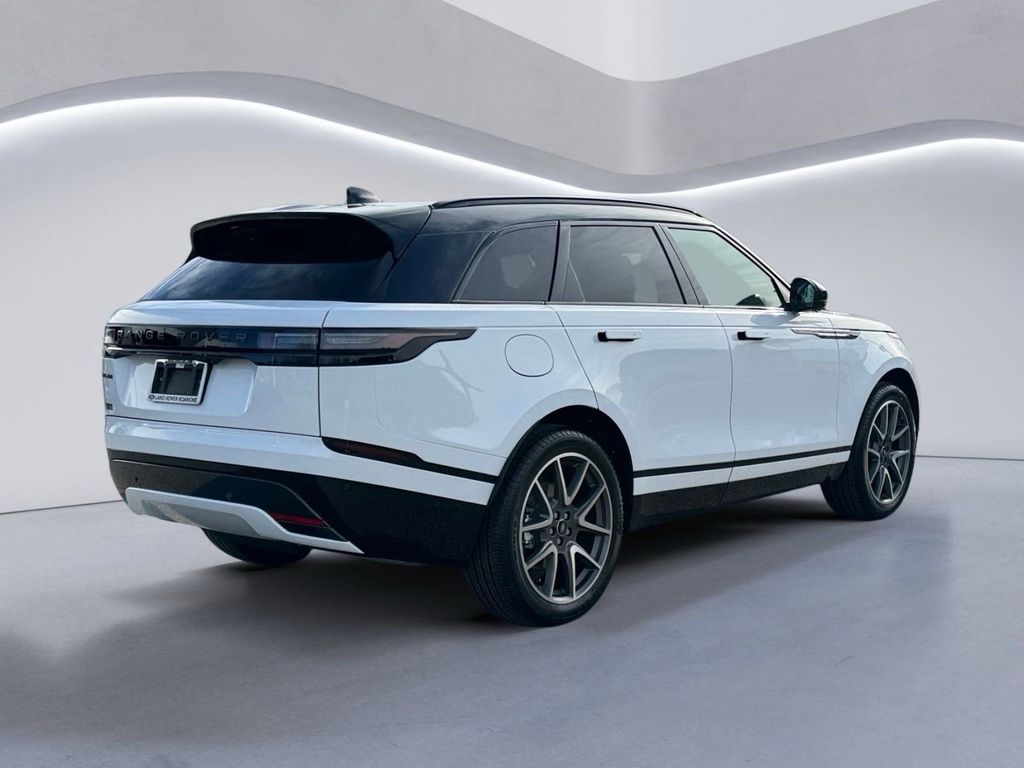 2026 Land Rover Range Rover Velar SE photo 3