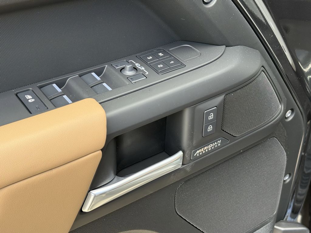 2026 Land Rover Defender X-Dynamic SE - Photo 17