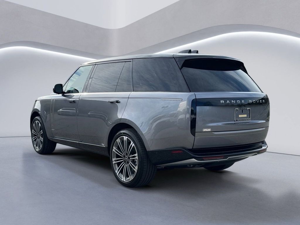 2025 Land Rover Range Rover SE photo 4