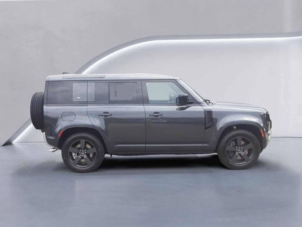 2024 Land Rover Defender 110 SE photo 2