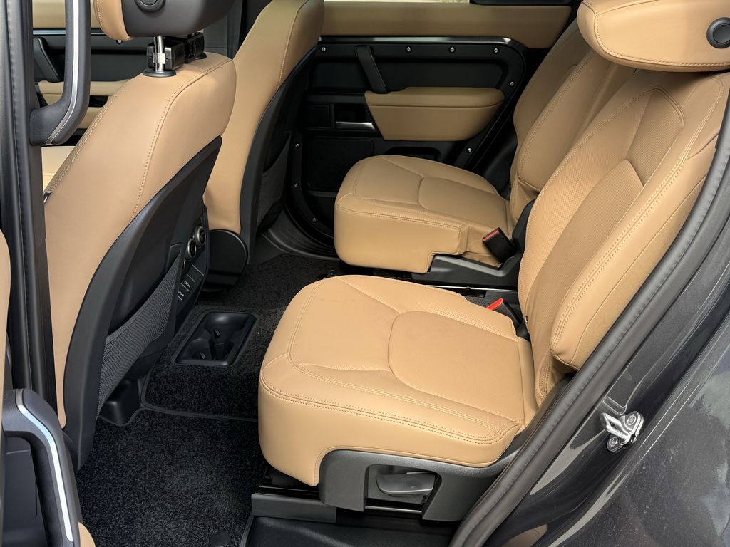 2026 Land Rover Defender X-Dynamic SE - Photo 11