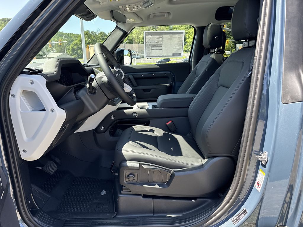 2025 Land Rover Defender S - Photo 8