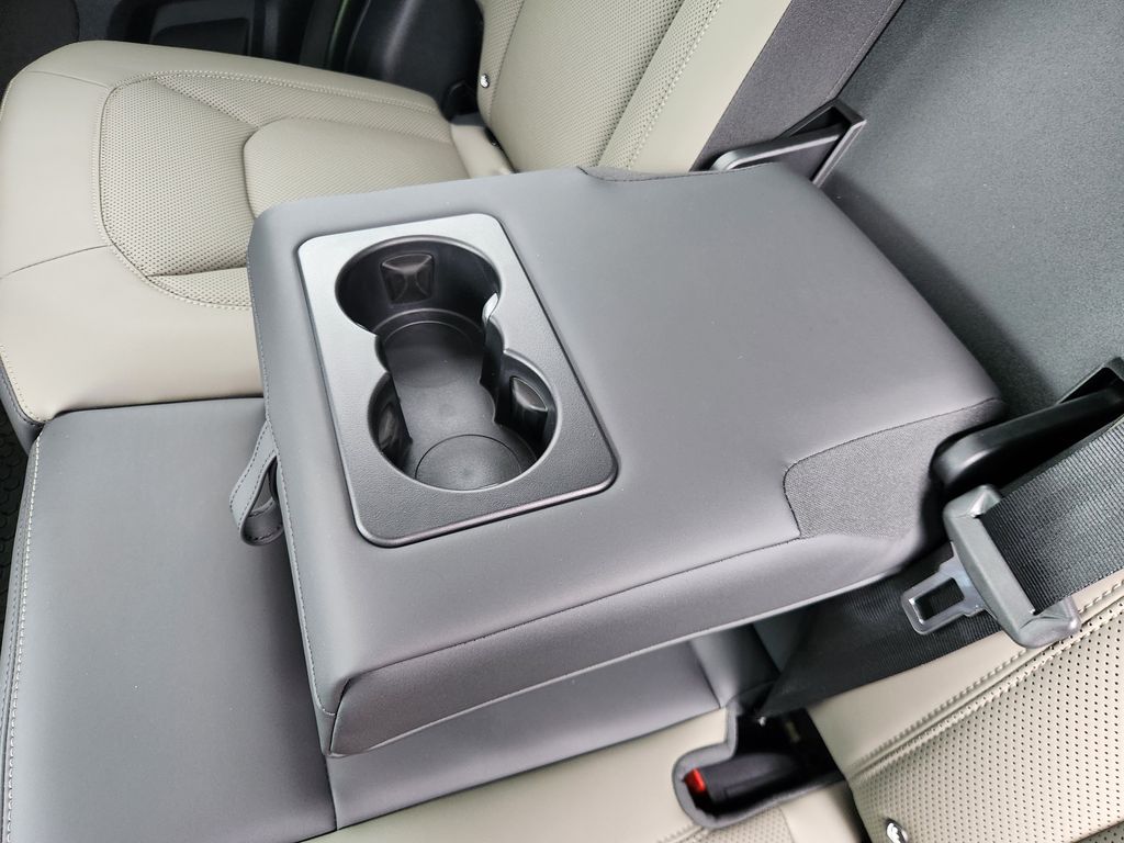 2026 Land Rover Defender X-Dynamic SE - Photo 13
