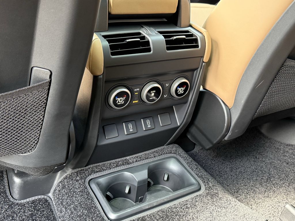 2026 Land Rover Defender X-Dynamic SE - Photo 12
