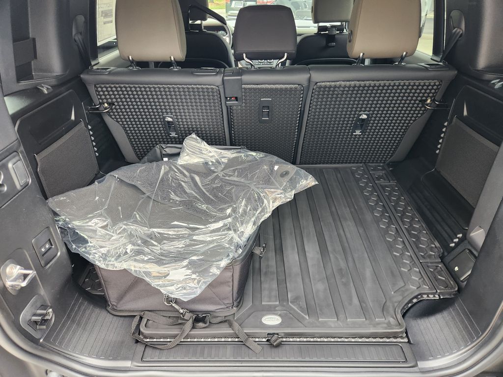 2026 Land Rover Defender X-Dynamic SE - Photo 14