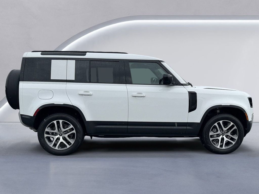 2025 Land Rover Defender 110 S photo 2