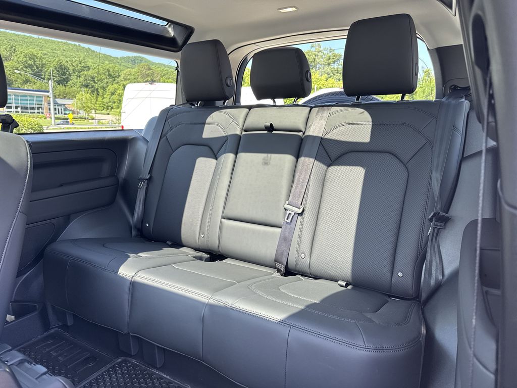2025 Land Rover Defender S - Photo 10