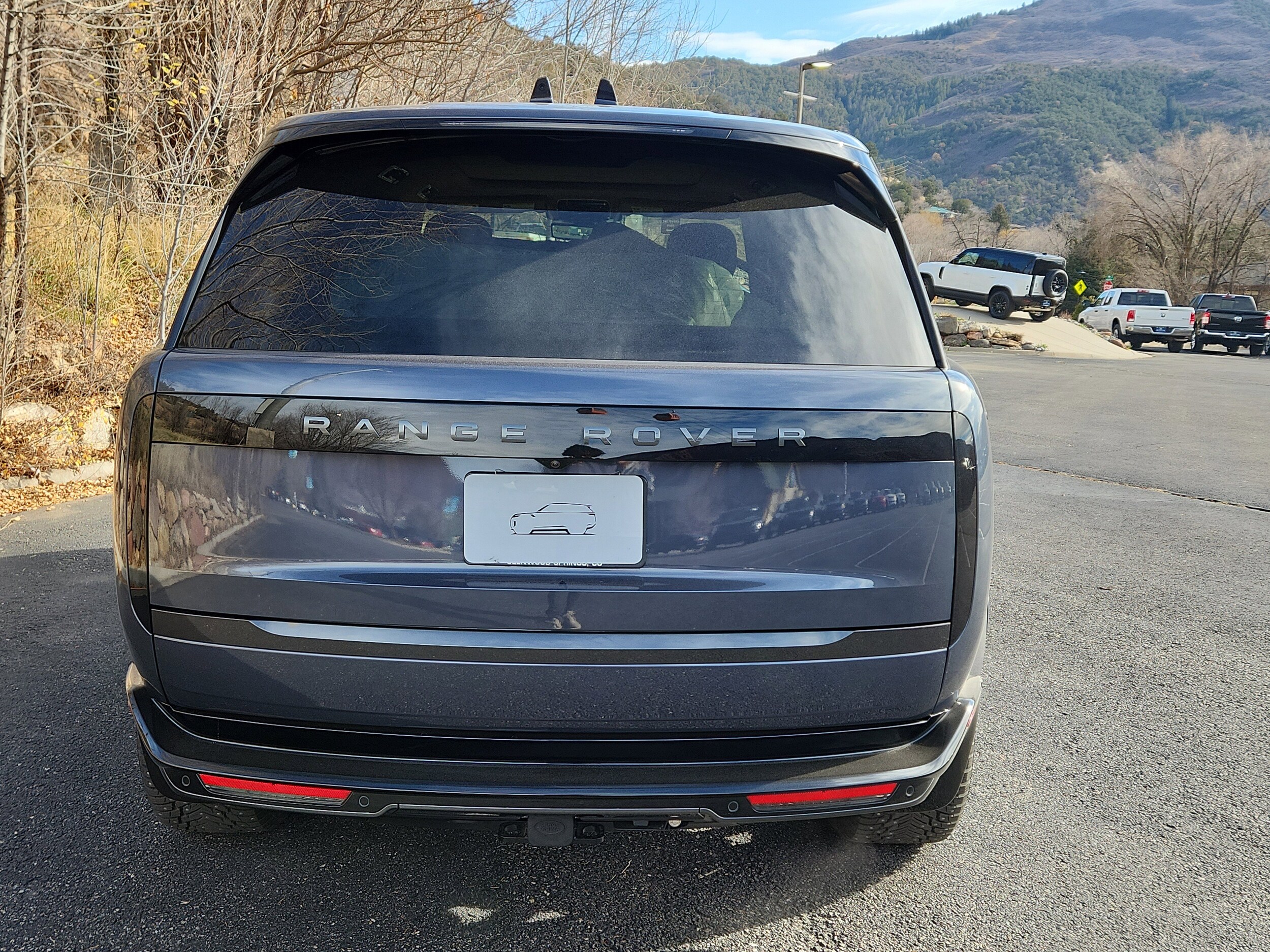 2025 Land Rover Range Rover SE photo 2