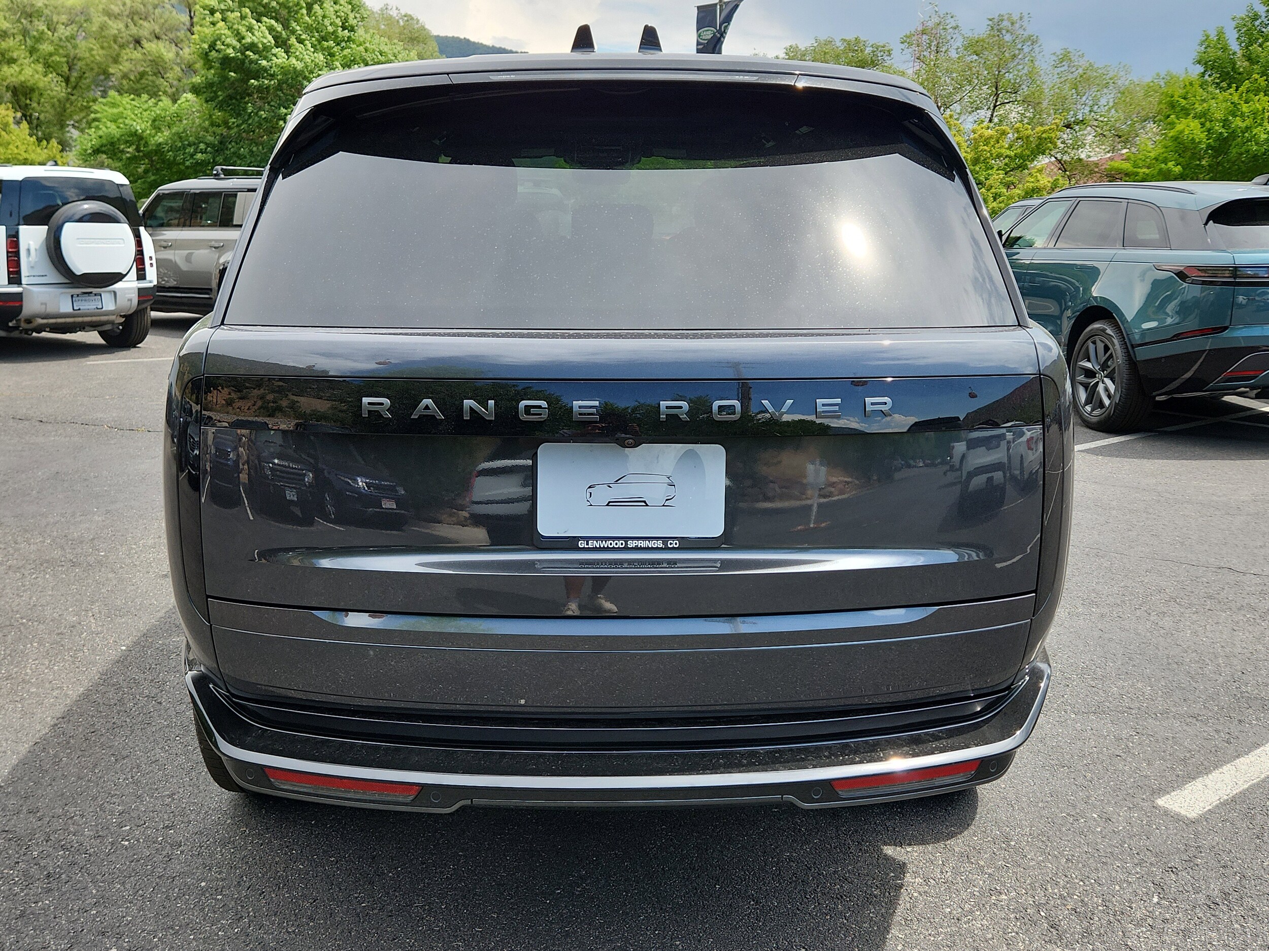 2025 Land Rover Range Rover SE photo 2