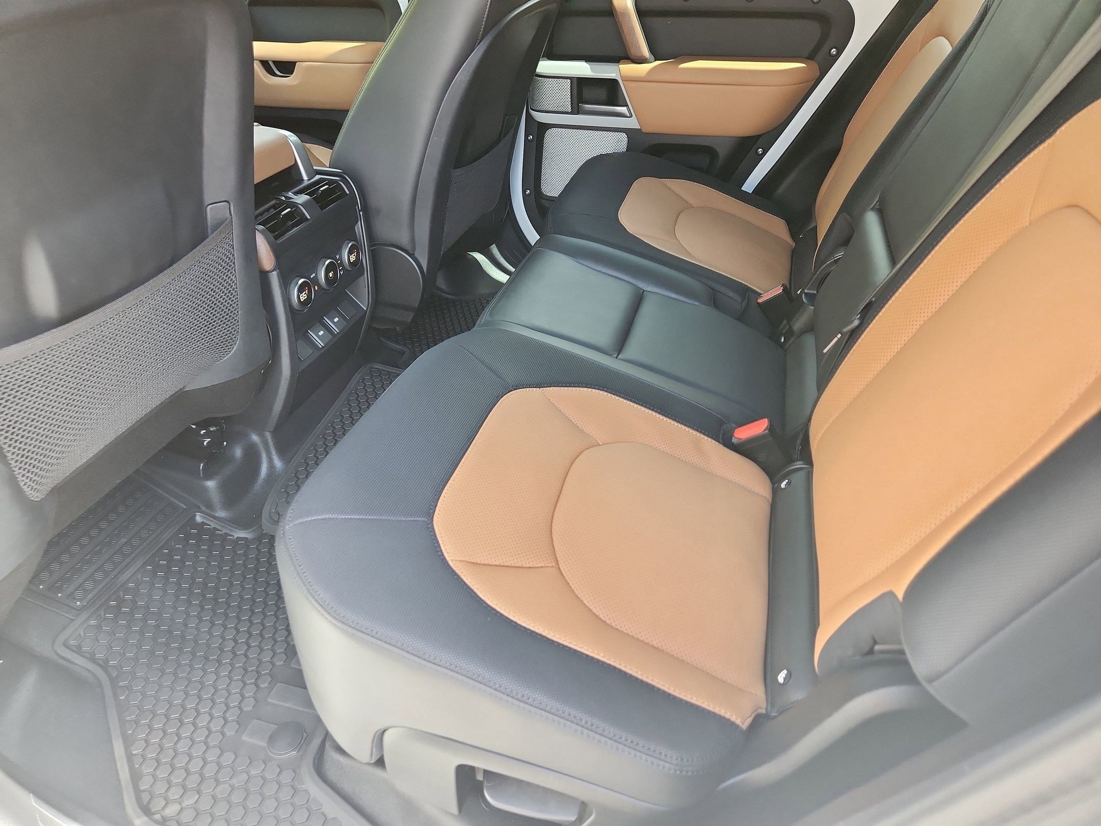 2024 Land Rover Defender X-Dynamic SE - Photo 20