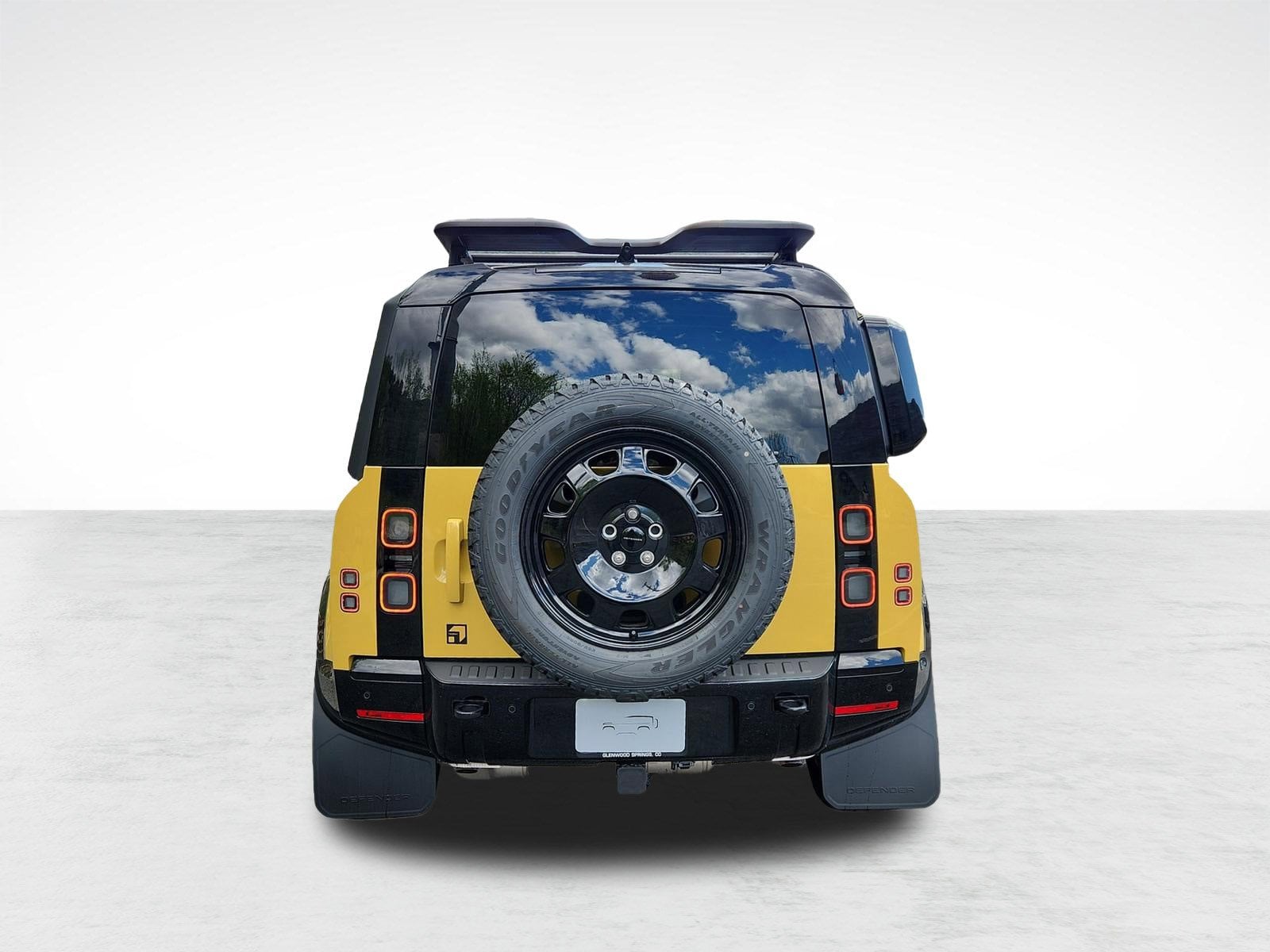 2026 Land Rover Defender Trophy Edition - Photo 9