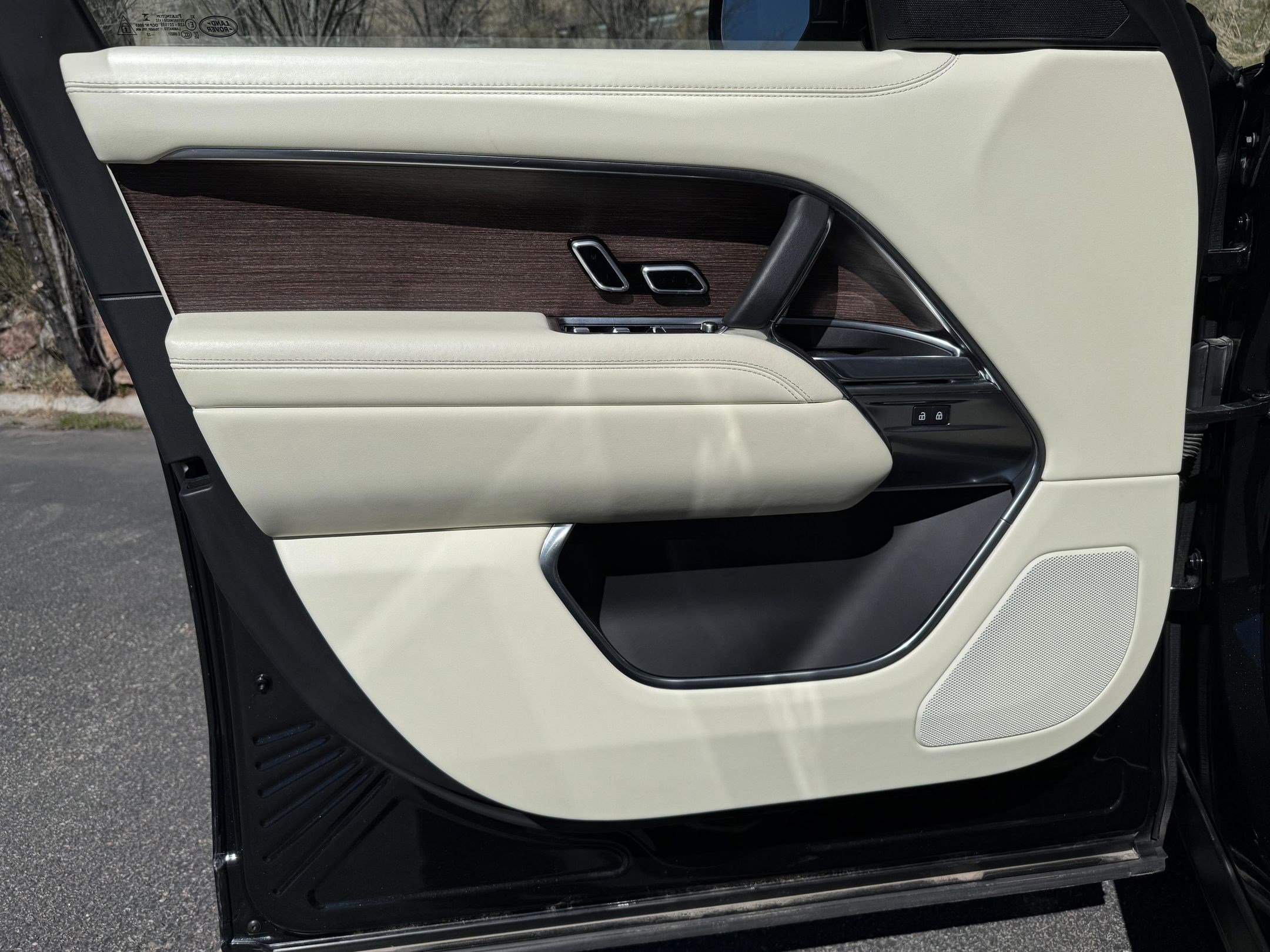 2023 Land Rover Range Rover SE - Photo 12
