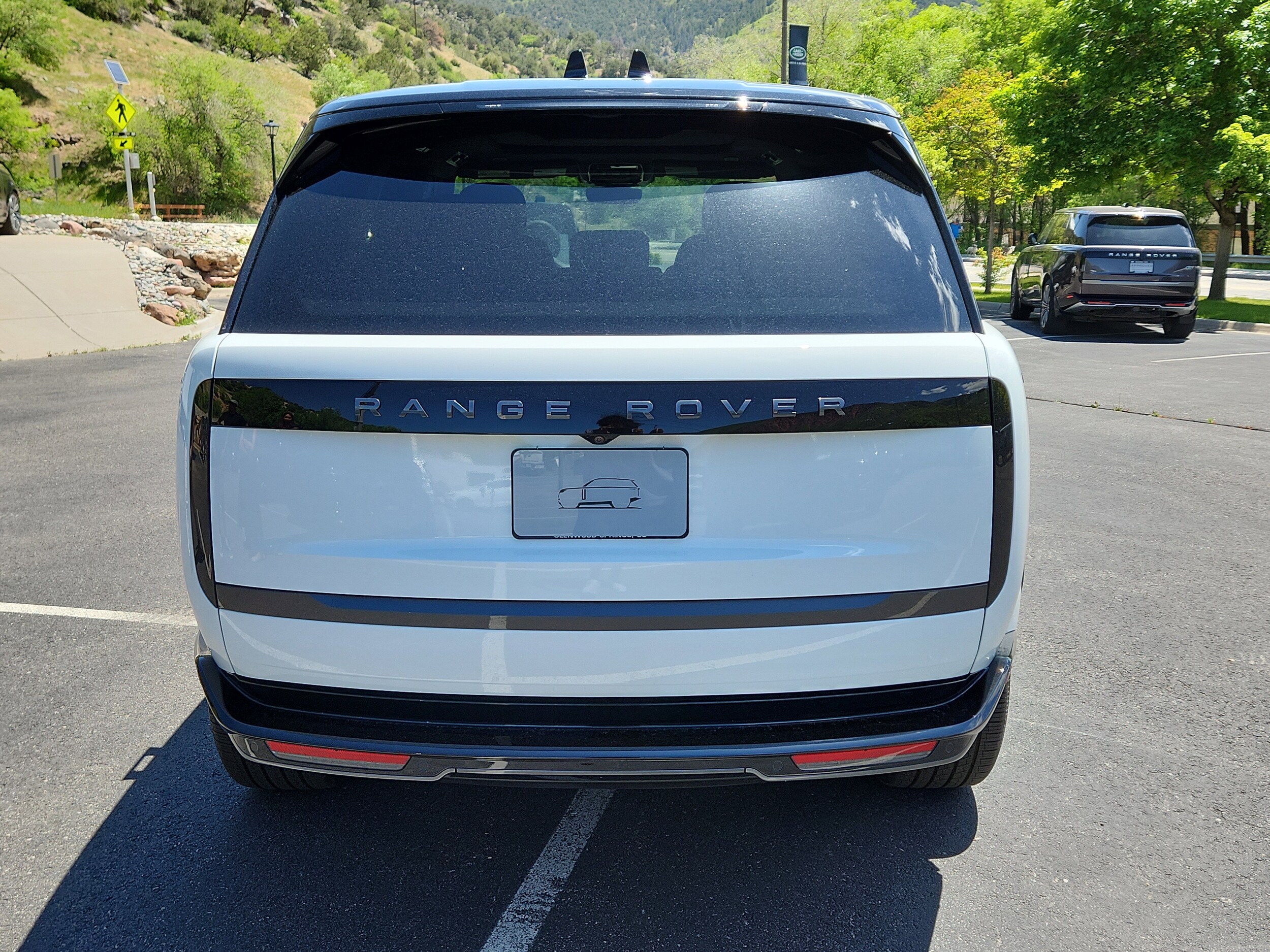 2025 Land Rover Range Rover SE photo 3