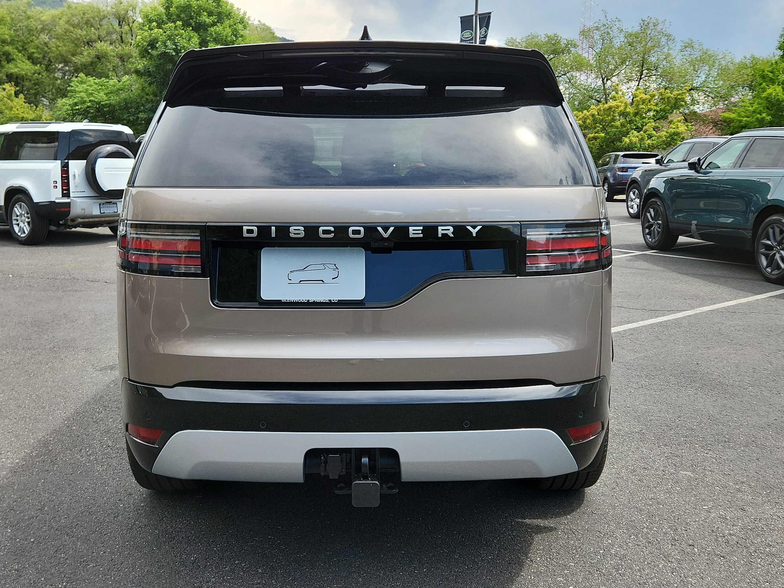 2025 Land Rover Discovery Metropolitan Edition photo 3