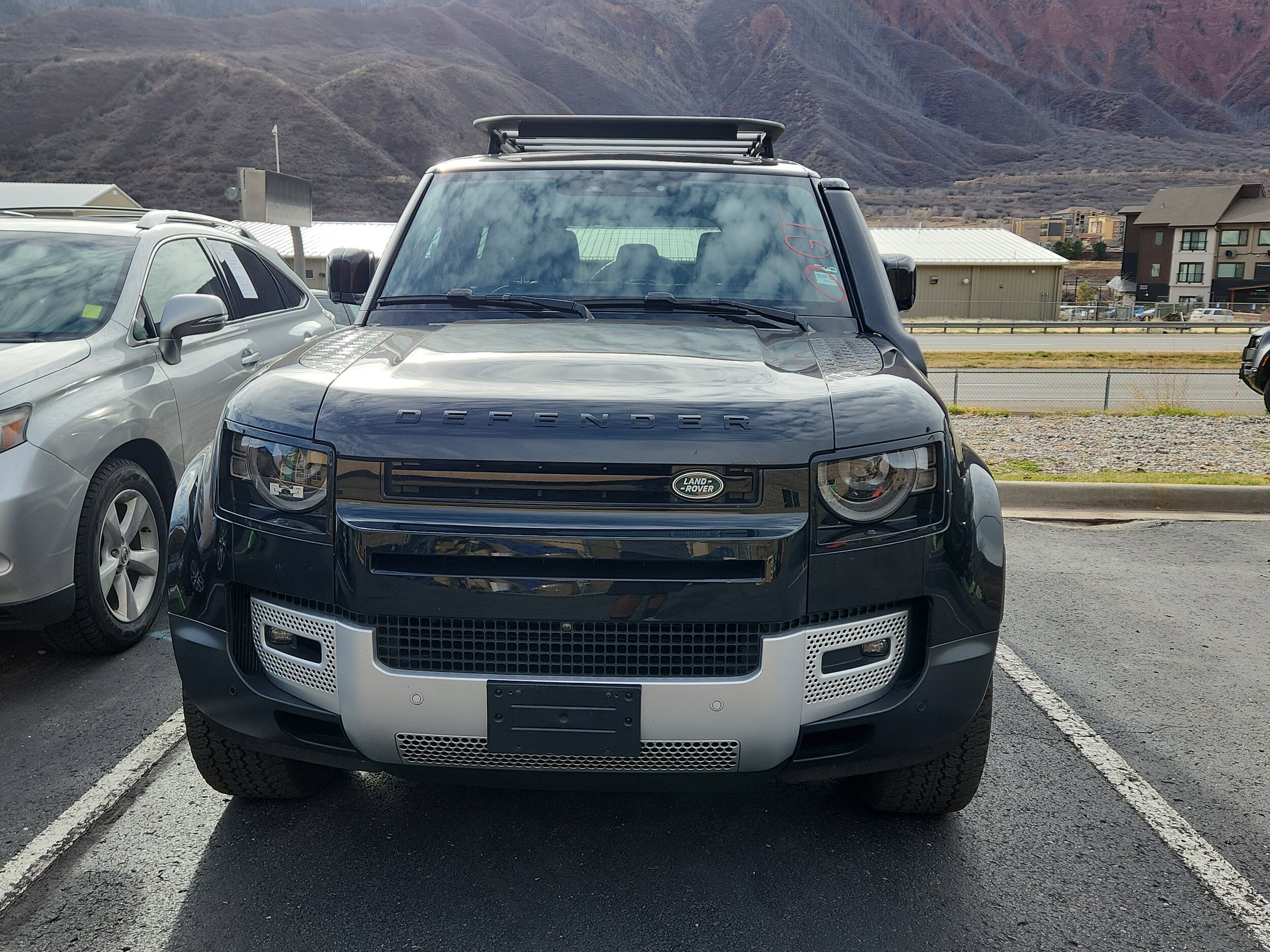 2024 Land Rover Defender 110 S photo 2