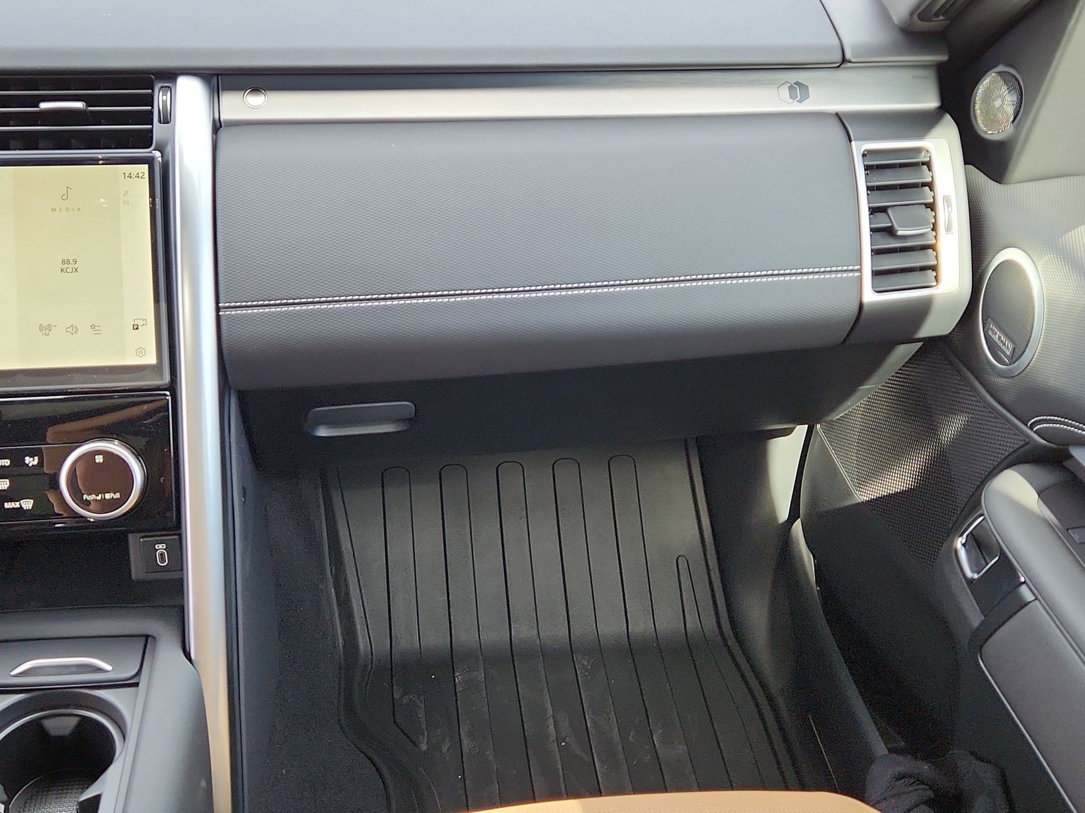 2026 Land Rover Discovery Gemini Edition - Photo 23