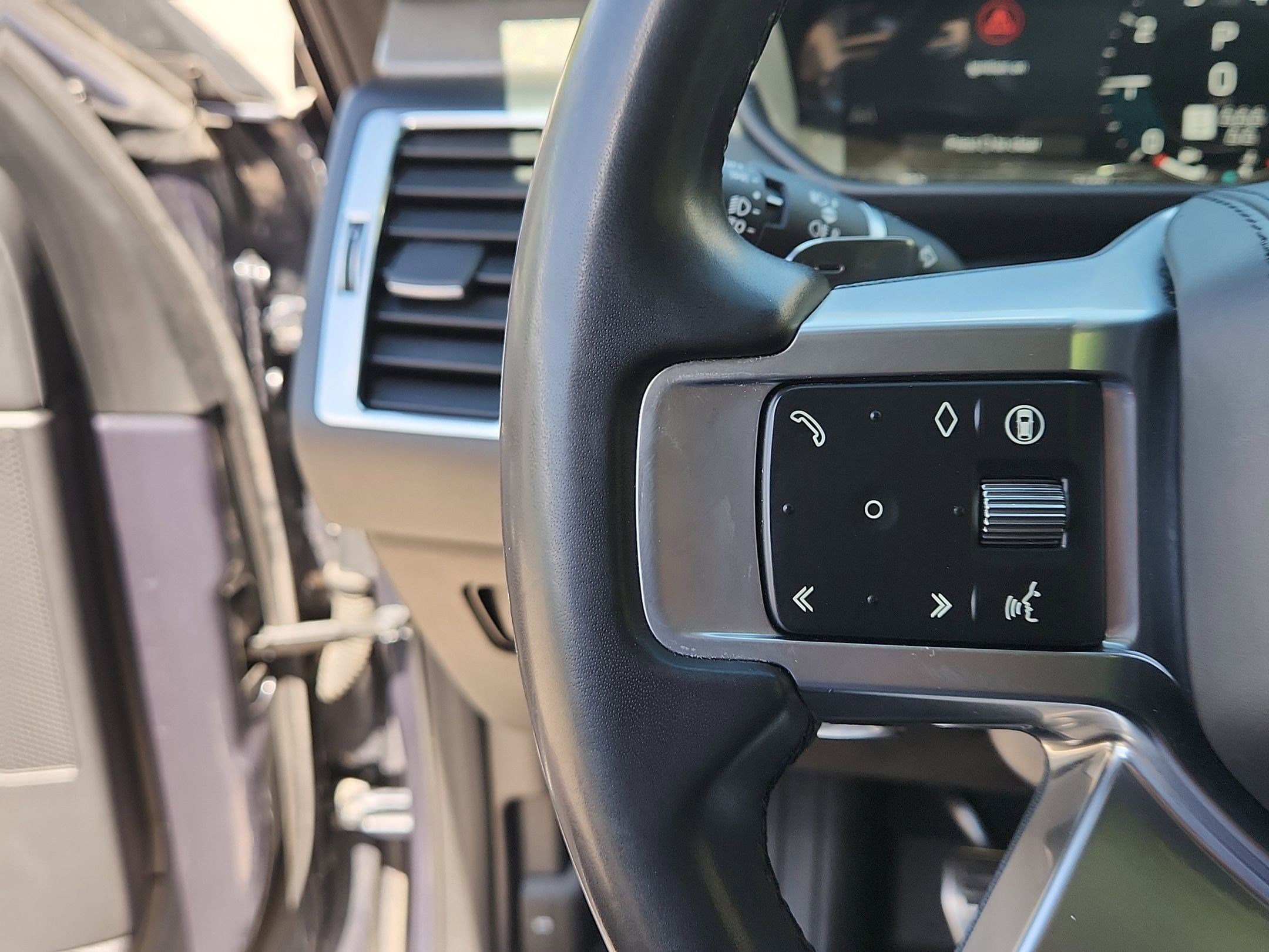 2024 Land Rover Discovery Metropolitan Edition - Photo 16