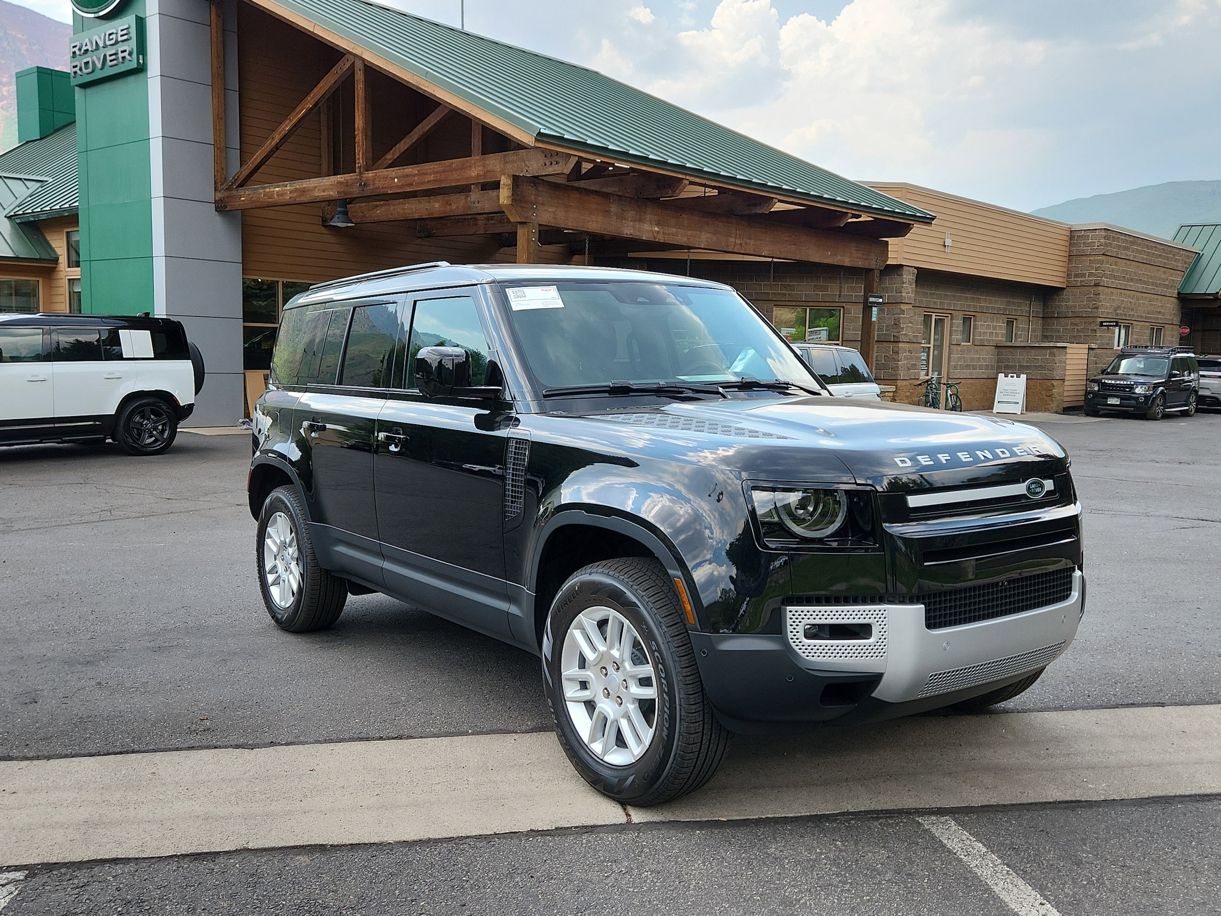 2025 Land Rover Defender SUV 