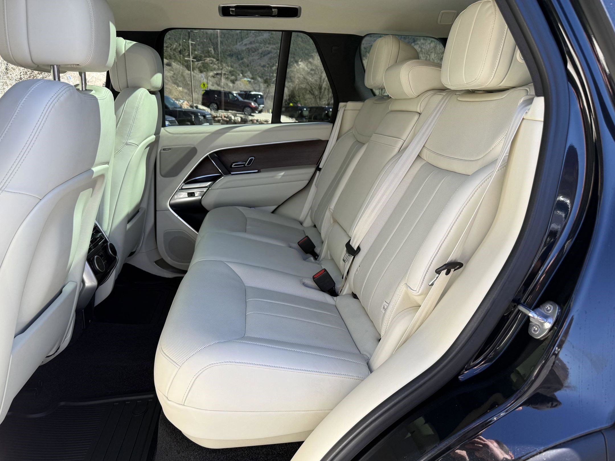 2023 Land Rover Range Rover SE - Photo 13