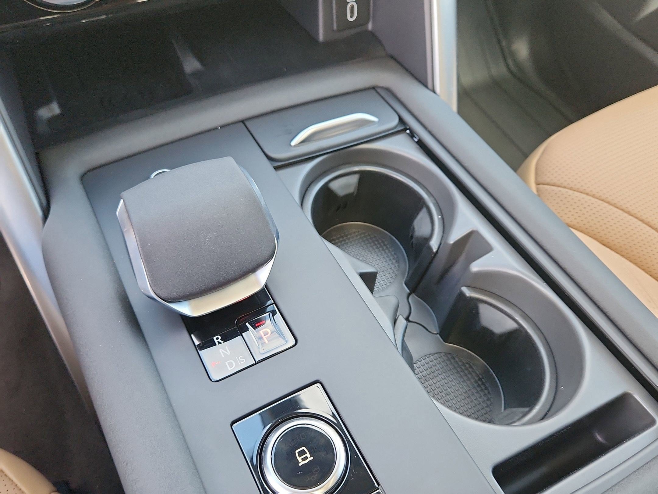 2026 Land Rover Discovery Tempest Edition - Photo 24