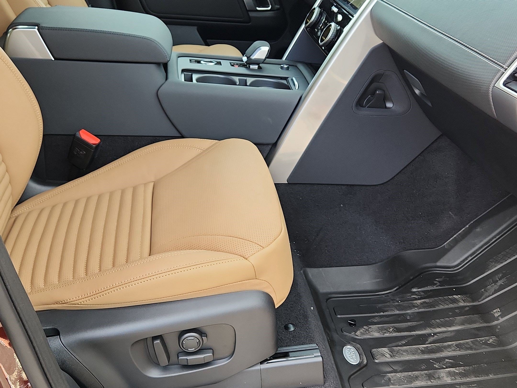 2026 Land Rover Discovery Gemini Edition - Photo 24