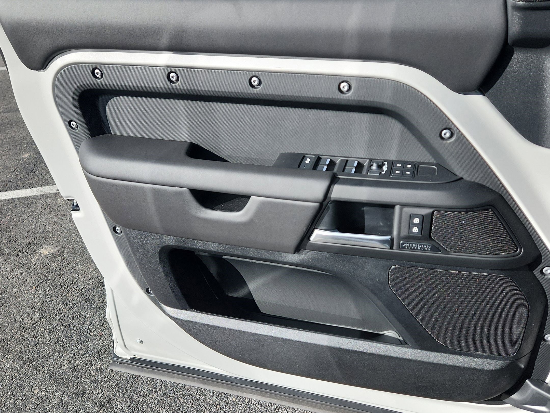 2026 Land Rover Defender X-Dynamic SE - Photo 9