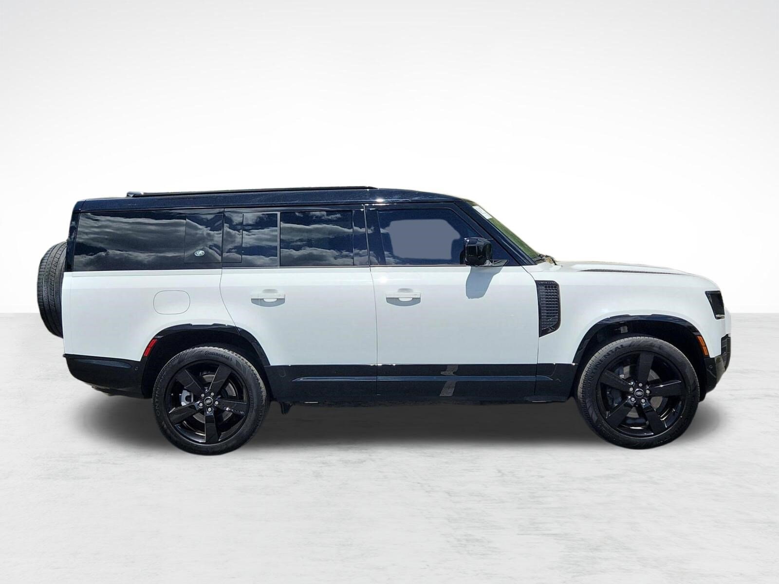 2024 Land Rover Defender X-Dynamic SE - Photo 7