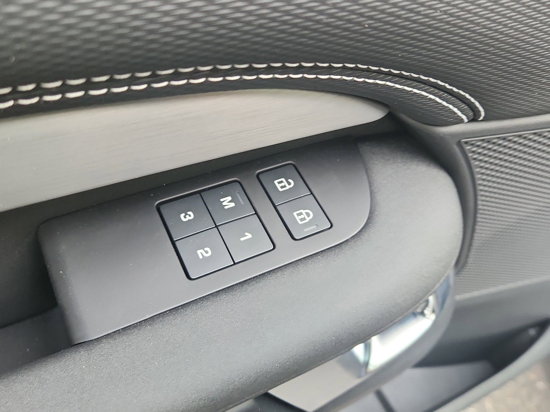 2026 Land Rover Discovery Gemini Edition - Photo 24
