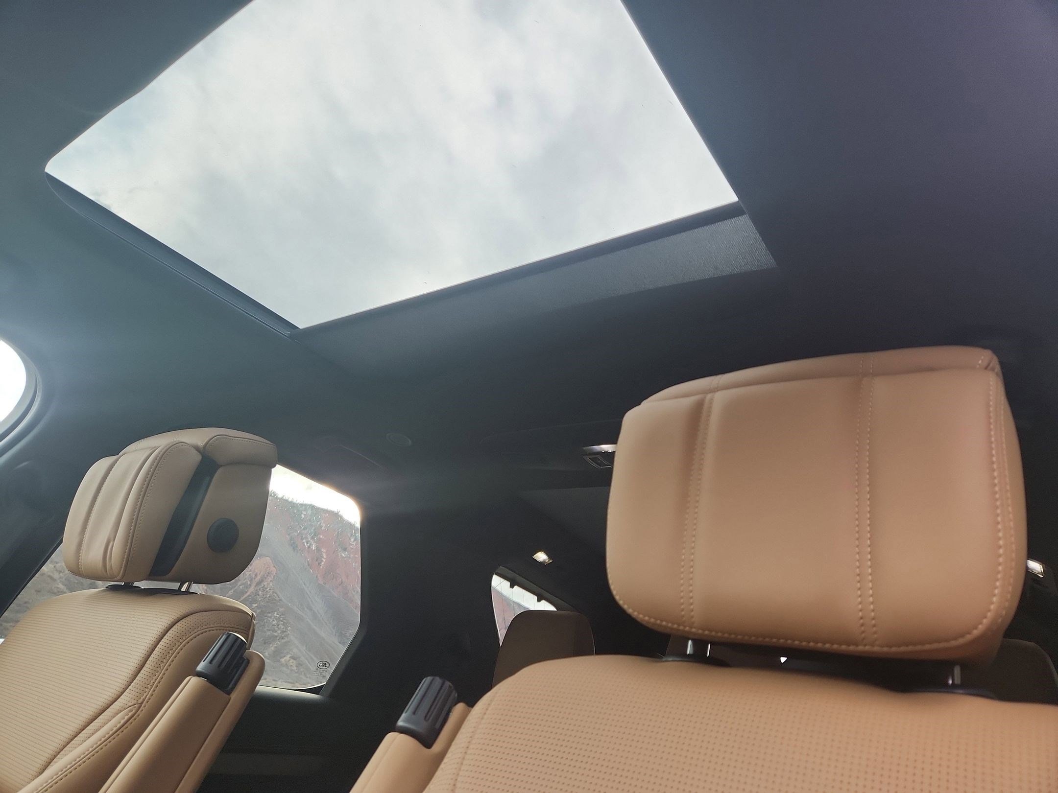 2026 Land Rover Discovery Gemini Edition - Photo 13