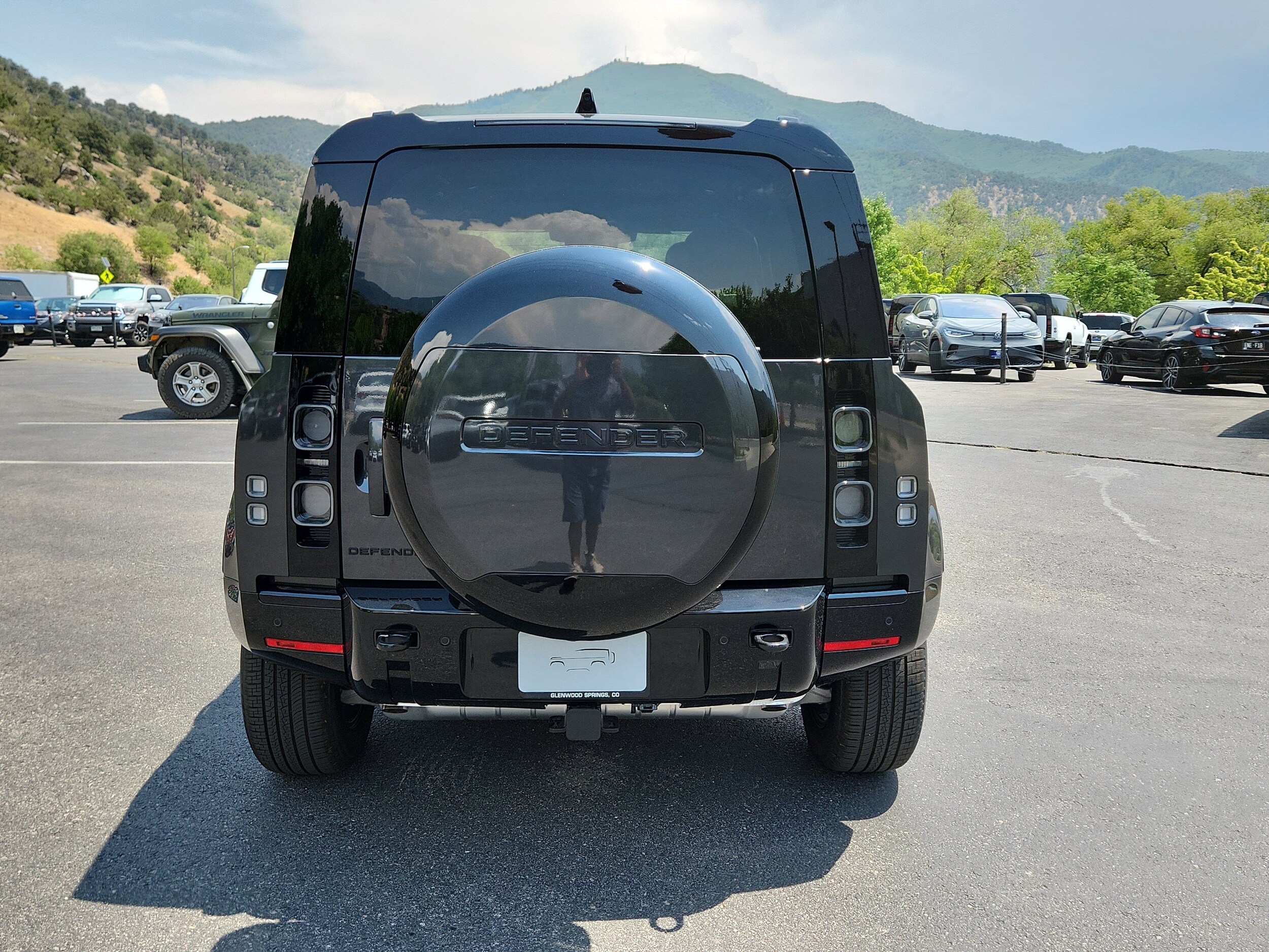 2025 Land Rover Defender 110 photo 3