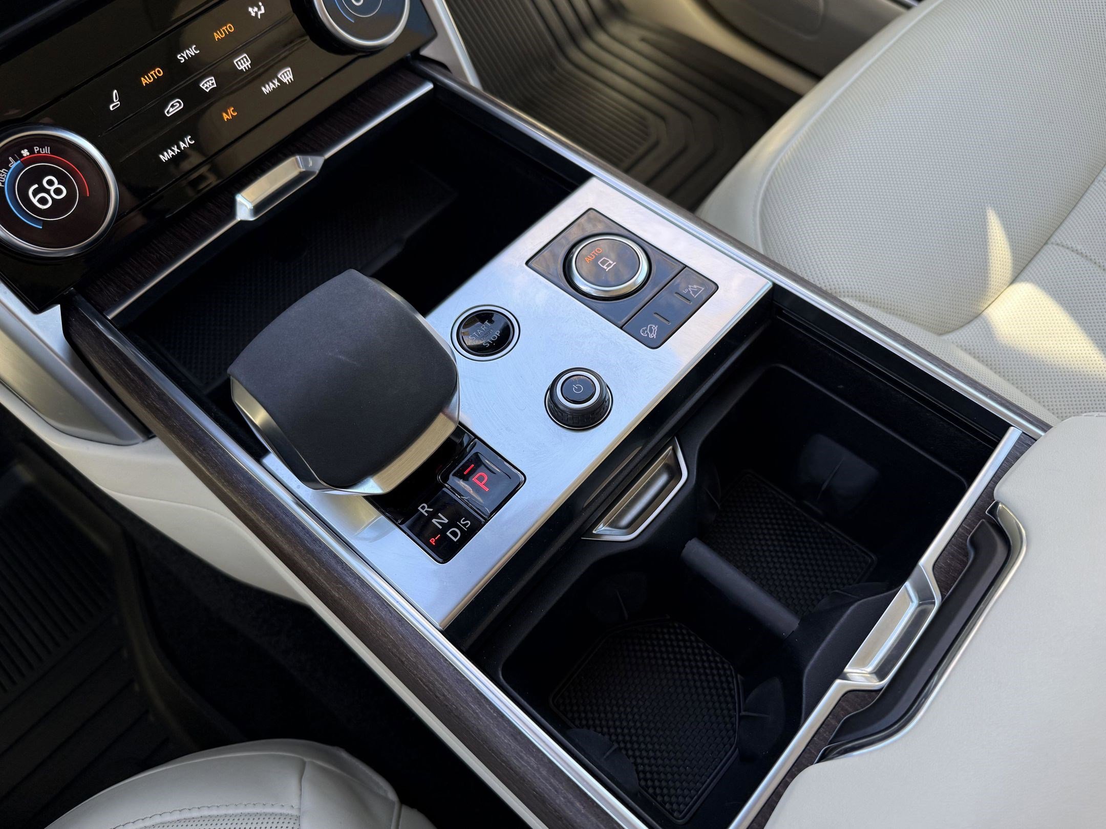2023 Land Rover Range Rover SE - Photo 29